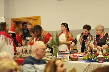„Z tradycją i ze smakiem” w Ostrówku. Stoiska odwiedziły dziesiątki mieszkańców regionu